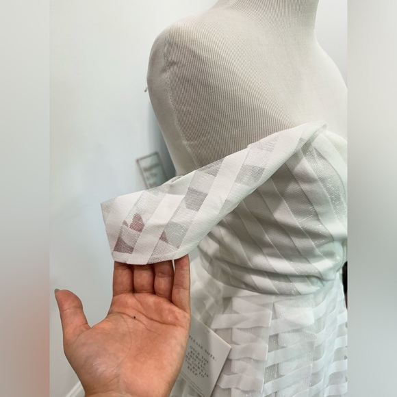 Alamour the Label White Sandy Gown Size S - Picture 6 of 12